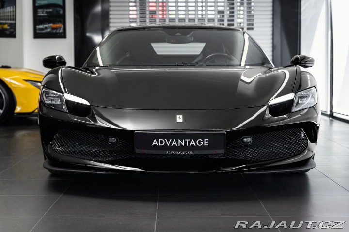 Ferrari 296 GTB Nero / Skladem 1800