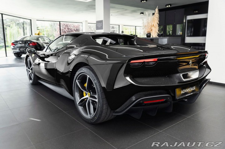 Ferrari 296 GTB Nero / Skladem 1800