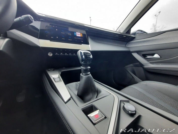 Peugeot 308 SW ALLURE 1,2 PT 130k M6 2025