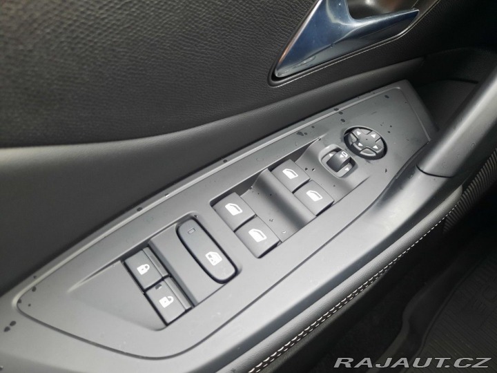 Peugeot 308 SW ALLURE 1,2 PT 130k M6 2025