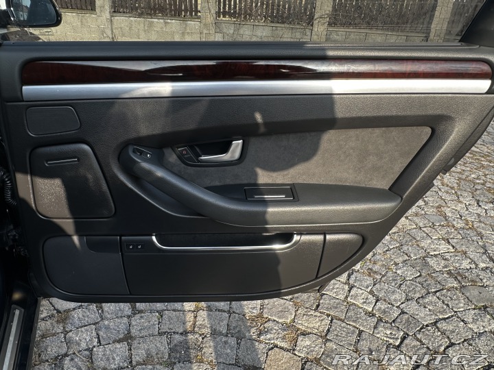 Audi A8 Long prezidentský speciál 2009