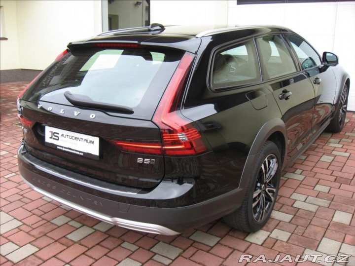 Volvo V90 2,0 B5 235PS  Cross Count 2021