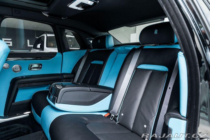 Rolls Royce Ghost Black Badge / Skladem 1800