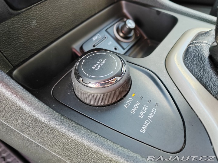 Jeep Cherokee Limited 2.2D 200k 4WD 9AT 2015