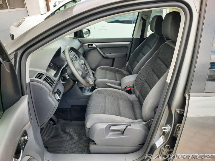 Volkswagen Touran 1,6 TDI 105K 7.Míst 2012