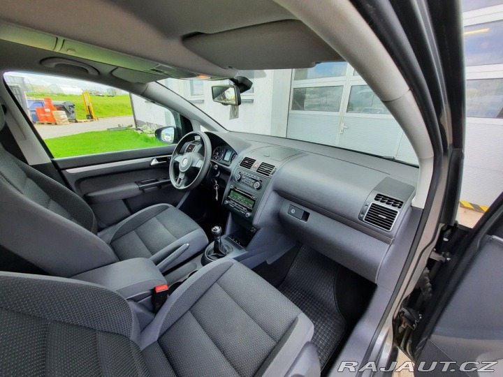 Volkswagen Touran 1,6 TDI 105K 7.Míst 2012