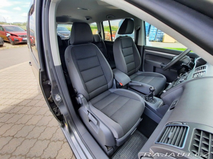 Volkswagen Touran 1,6 TDI 105K 7.Míst 2012