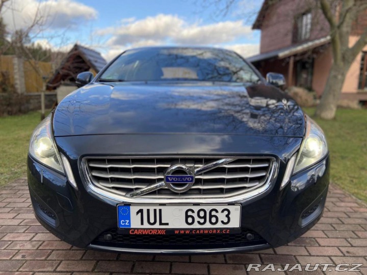 Volvo V60 2,4D 158kw 2014