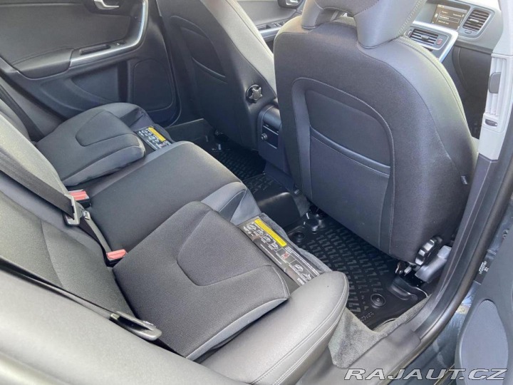 Volvo V60 2,4D 158kw 2014