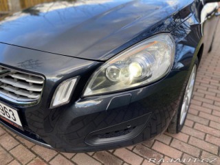 Volvo V60 2,4D 158kw 2014