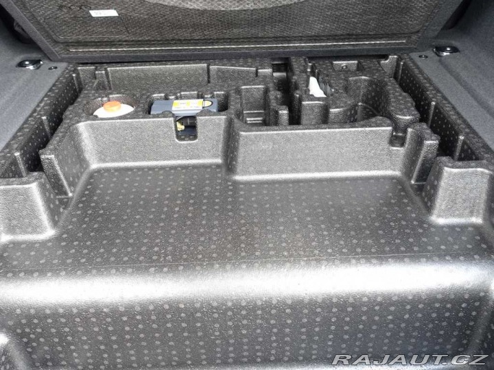 Land Rover Range Rover Velar 3,0 D300 *BLACK FRIDAY* 2025