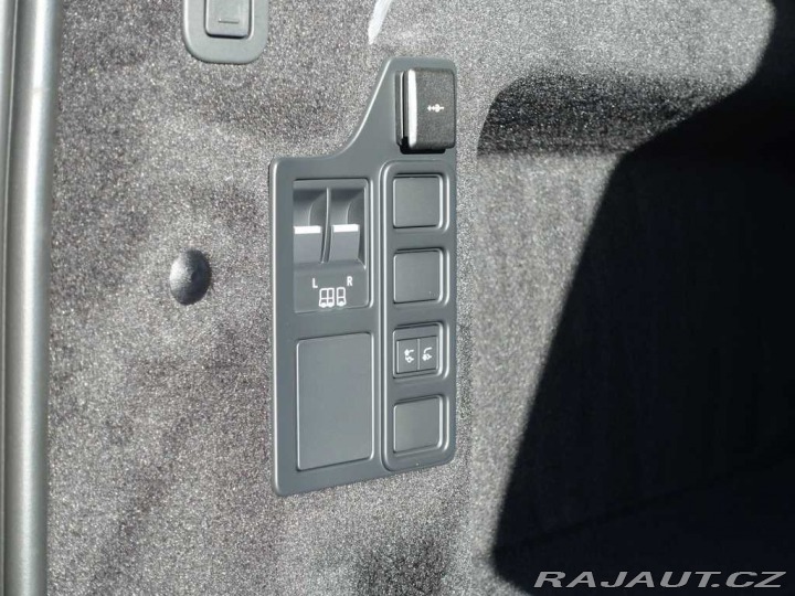 Land Rover Discovery 5 3,0 S D250 4x4 automat 2025