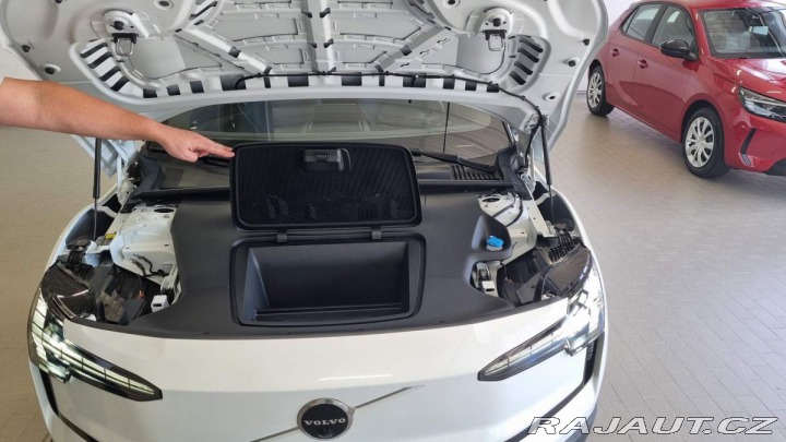 Volvo EX30 Single Motor Ultra 272 HP 2024