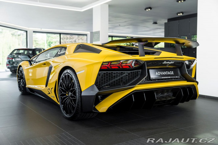 Lamborghini Aventador  1800