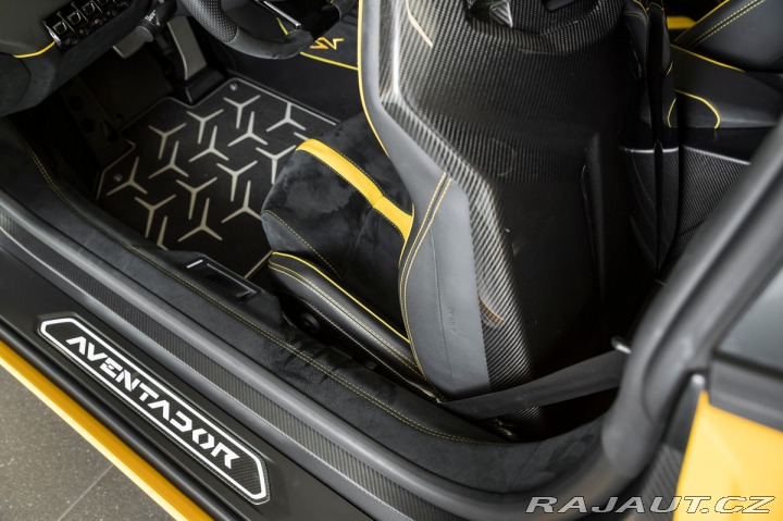 Lamborghini Aventador  1800