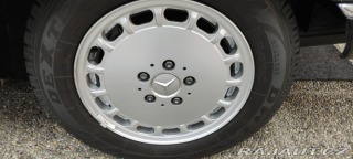 Mercedes-Benz SL R107 560 1986