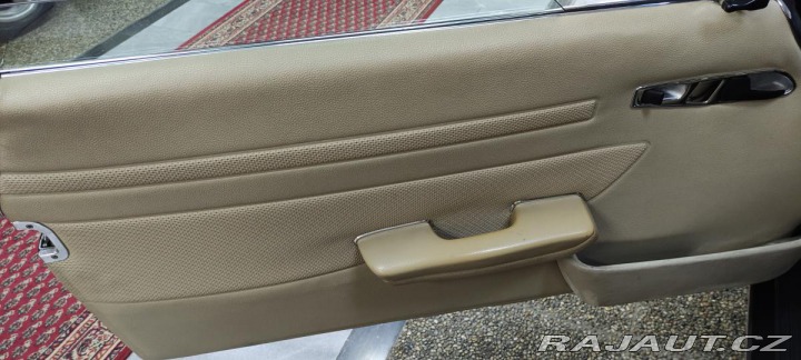 Mercedes-Benz SL R107 560 1986