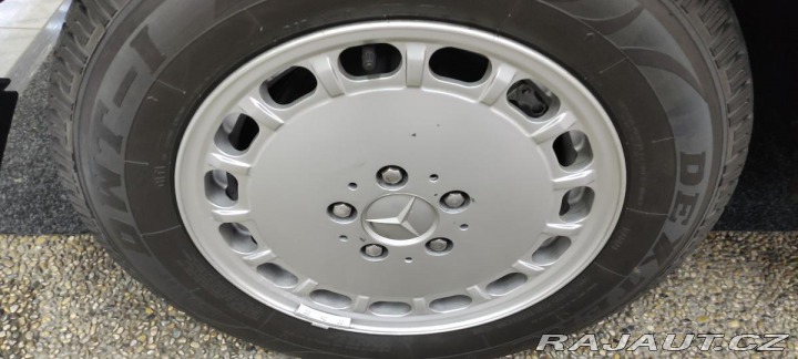 Mercedes-Benz SL R107 560 1986