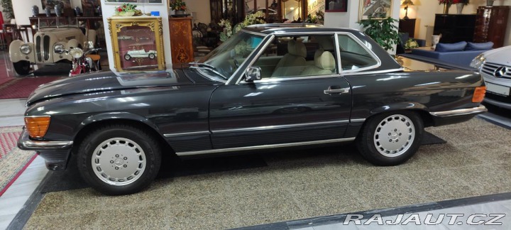 Mercedes-Benz SL R107 560 1986