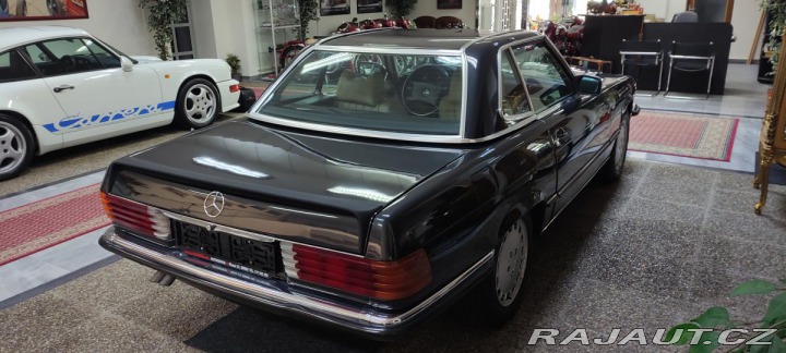 Mercedes-Benz SL R107 560 1986