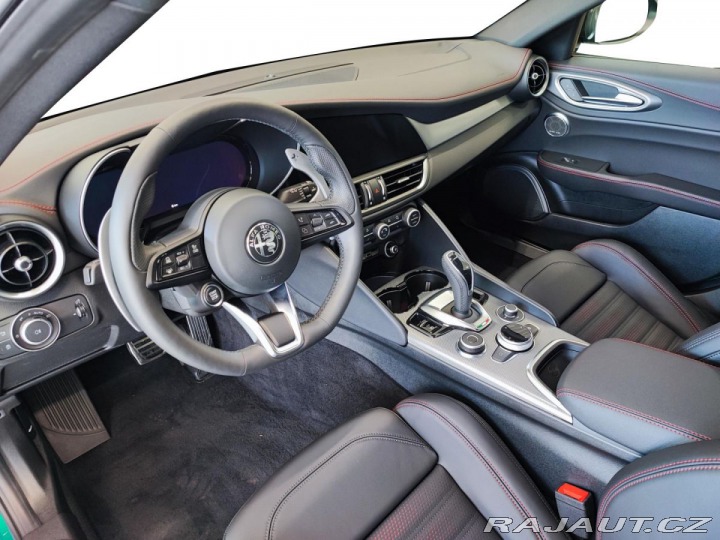 Alfa Romeo Giulia 2,0 Turbo 280k Q4 AT8 TRI 2024