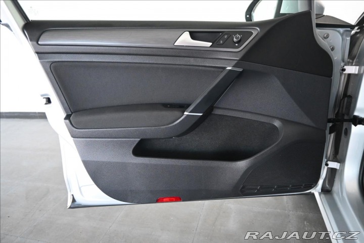 Volkswagen Golf 2,0 TDi 110kW DSG NAVI Zá 2020