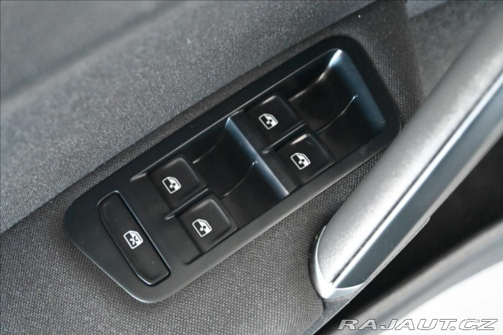 Volkswagen Golf 2,0 TDi 110kW DSG NAVI Zá 2020