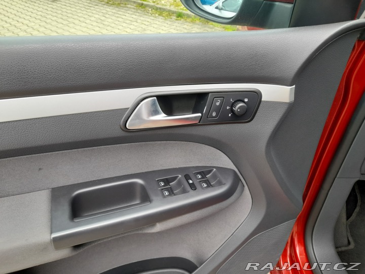 Volkswagen Touran 7 MÍST 1,6TDI 77 KW AC 2010