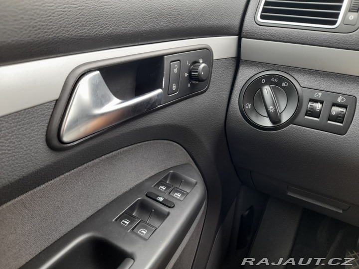 Volkswagen Touran 7 MÍST 1,6TDI 77 KW AC 2010