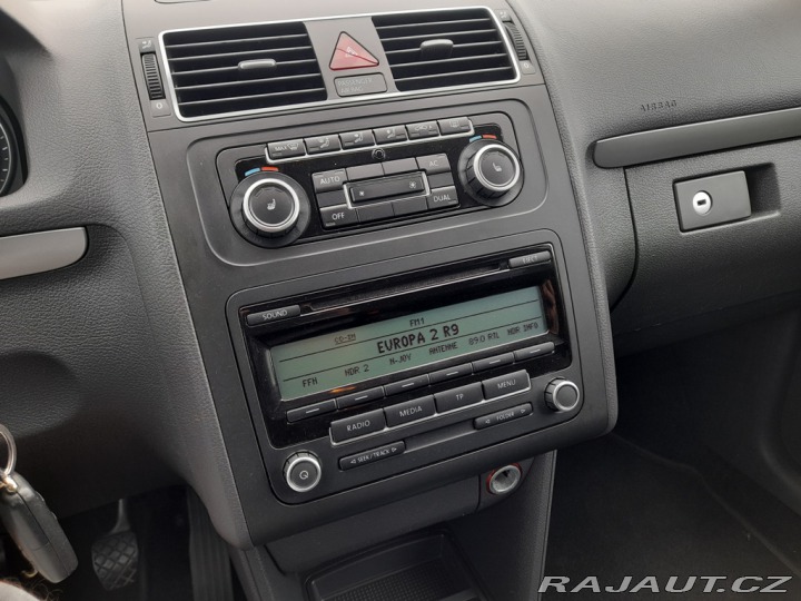 Volkswagen Touran 7 MÍST 1,6TDI 77 KW AC 2010