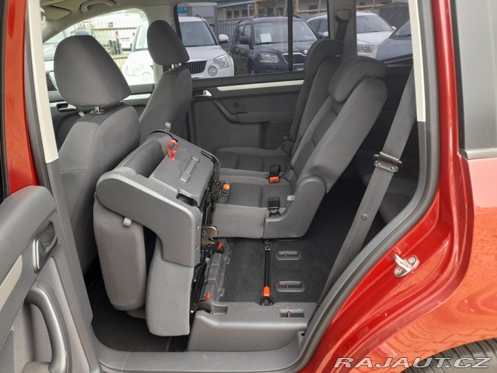 Volkswagen Touran 7 MÍST 1,6TDI 77 KW AC 2010