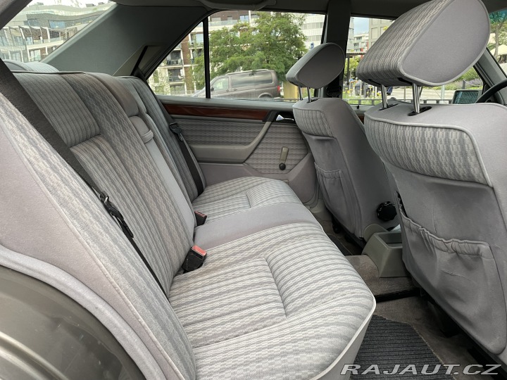 Mercedes-Benz 124 300 D 1990