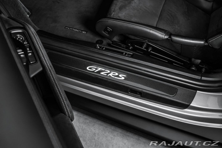 Porsche 911 GT2 RS, Weissach paket, l 2018