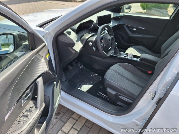 Peugeot 2008 ALLURE PureTech 100 MAN6 2025
