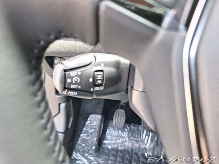 Peugeot 2008 ALLURE PureTech 100 MAN6 2025