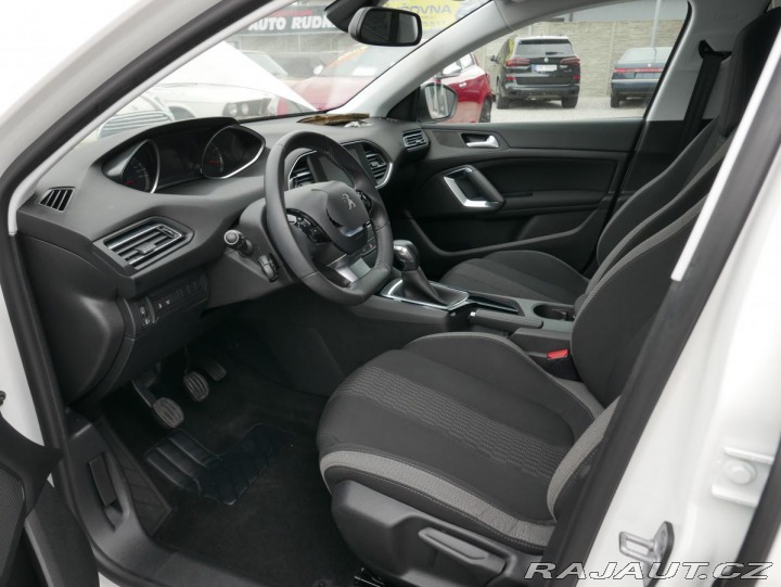 Peugeot 308 1,2i 81kW REZERVACE 2015