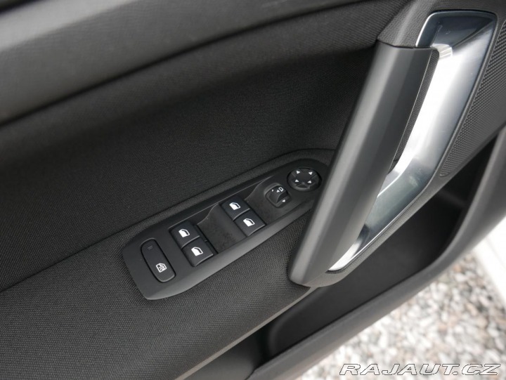 Peugeot 308 1,2i 81kW REZERVACE 2015
