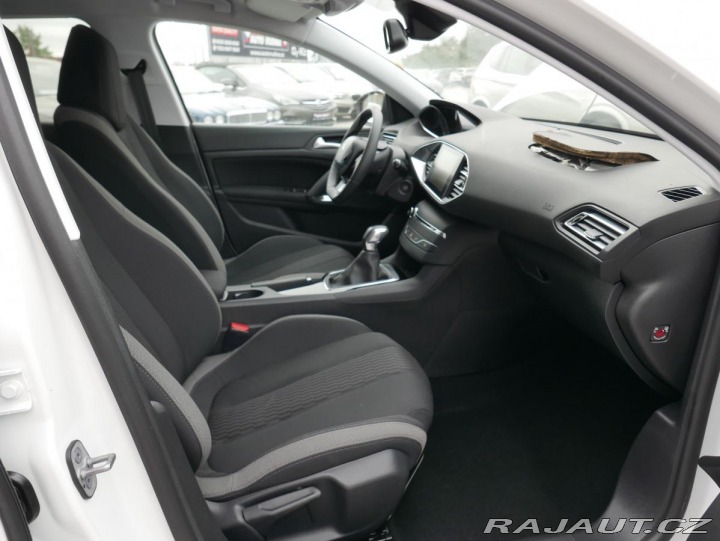 Peugeot 308 1,2i 81kW REZERVACE 2015