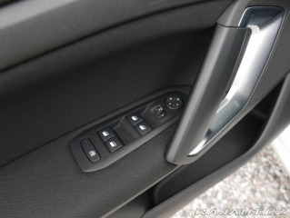 Peugeot 308 1,2i 81kW PureTech/Navi 2015