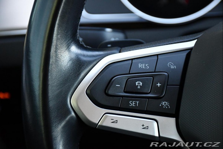 Volkswagen Passat 2.0TDi DSG ELEGANCE ČR 1. 2020