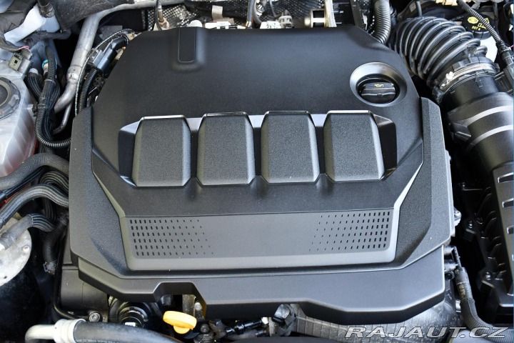 Volkswagen Passat 2.0TDi DSG ELEGANCE ČR 1. 2020