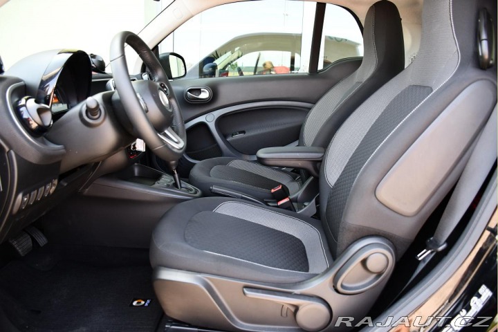 Smart Fortwo EQ PASSION 60kW REZERVACE 2023
