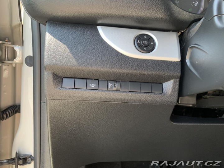 Peugeot Traveller 2.0D,130KW,8MÍST,MASÁŽ.SE 2019