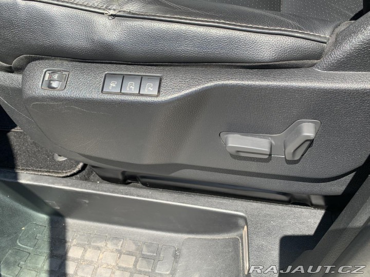 Peugeot Traveller 2.0D,130KW,8MÍST,MASÁŽ.SE 2019
