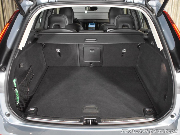 Volvo XC60 2,0 B4 AWD Plus Dark Bezk 2023