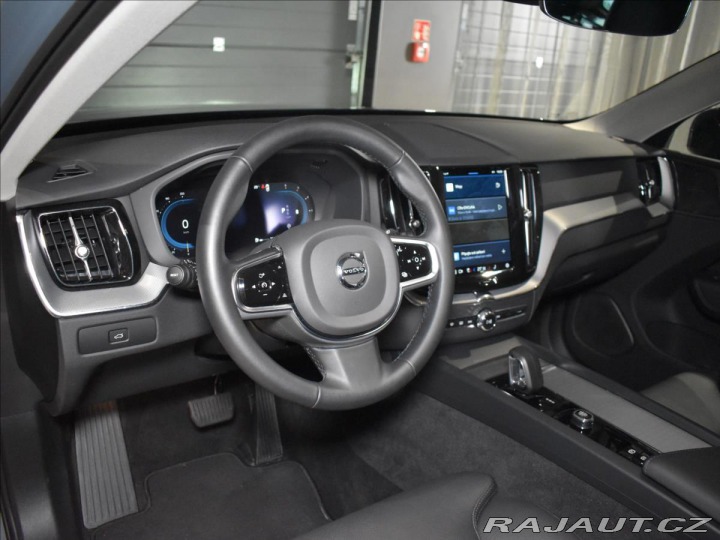 Volvo XC60 2,0 B4 AWD Plus Dark Bezk 2023