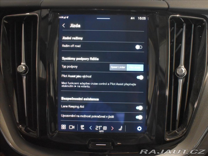Volvo XC60 2,0 B4 AWD Plus Dark Bezk 2023
