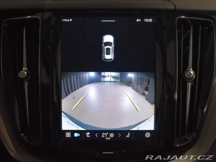 Volvo XC60 2,0 B4 AWD Plus Dark Bezk 2023