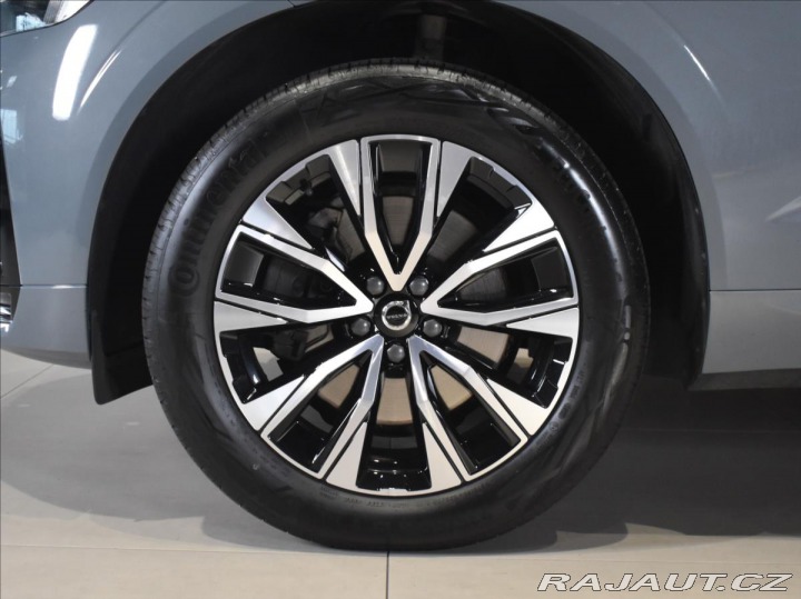 Volvo XC60 2,0 B4 AWD Plus Dark Bezk 2023