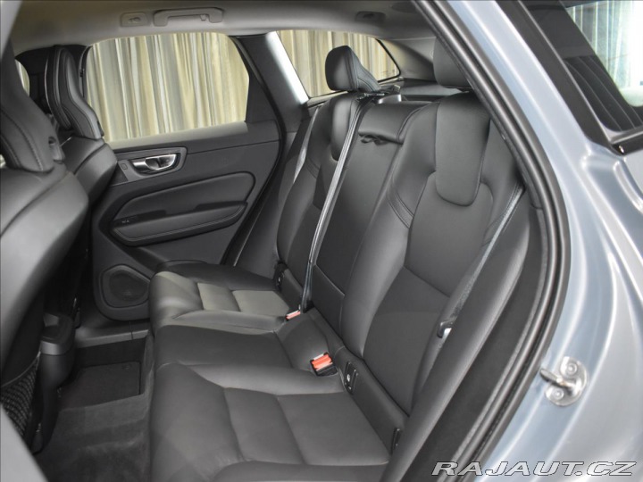 Volvo XC60 2,0 B4 AWD Plus Dark Bezk 2023